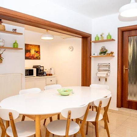 Classic Apartment Near The City Center คลูจ-นาโปกา ภายนอก รูปภาพ